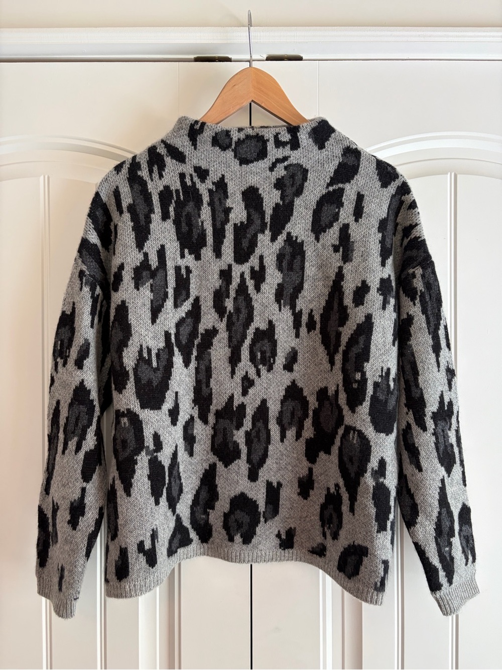 PLY Cashmere NWT Gray Black Animal Print Women’s Sweater Size Small